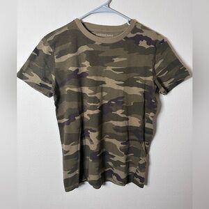 American Eagle Outfitters Men's Green and Brown Camo Tee 100% cotton size small